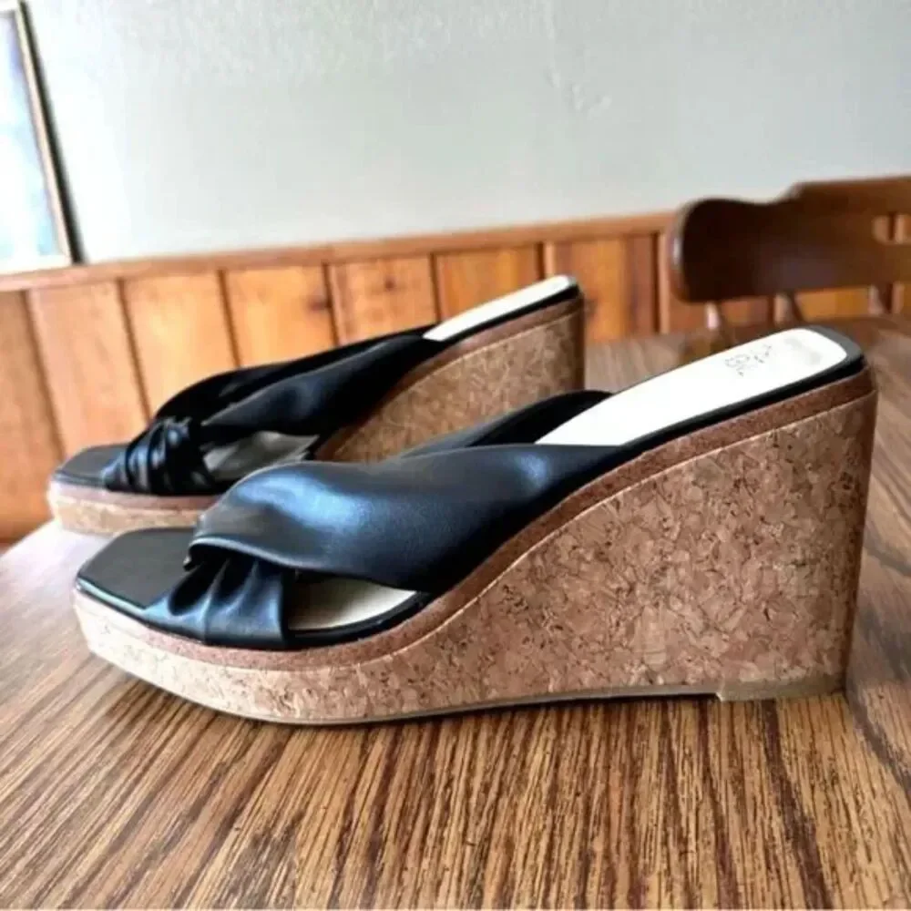 Women's Size: 6 Wedge High Heel Sandals Black . Time and Tru . New w/ Tags